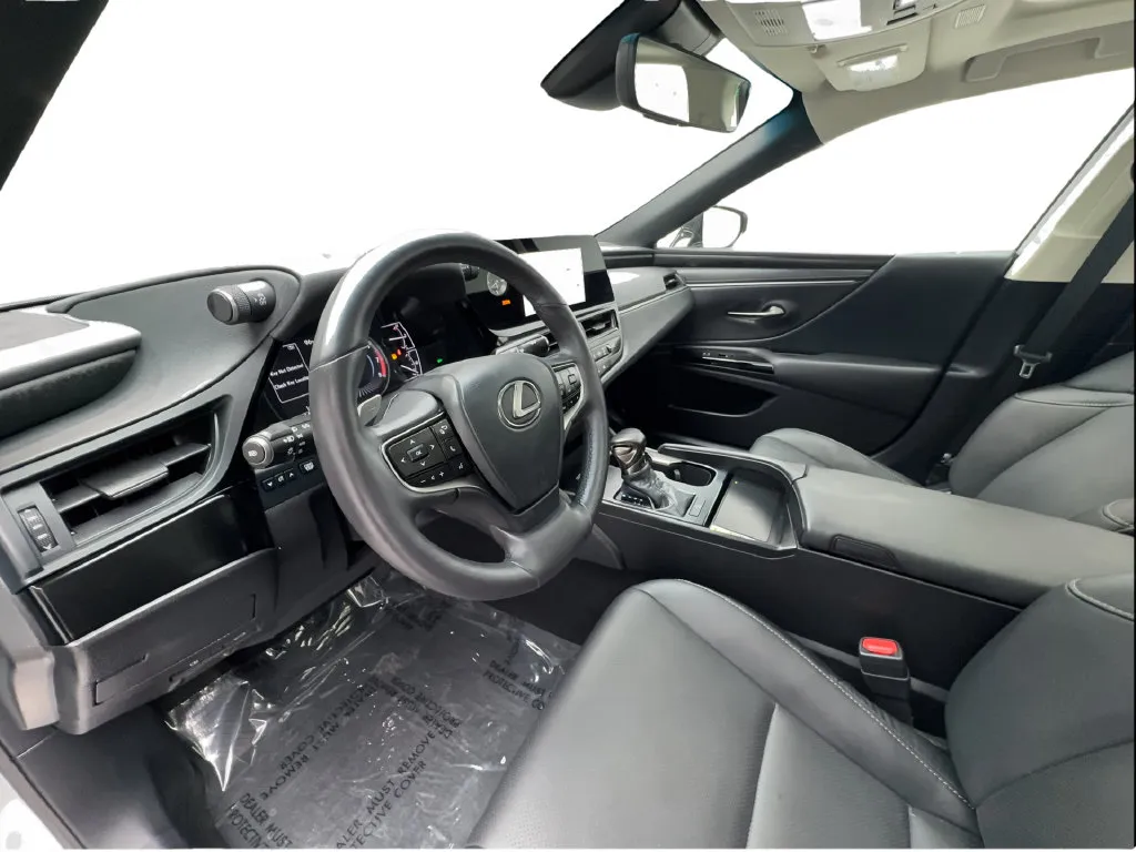 Lexus ES photo 22
