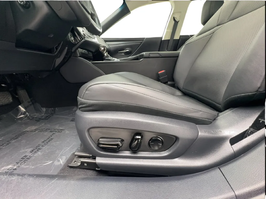 Lexus ES photo 23
