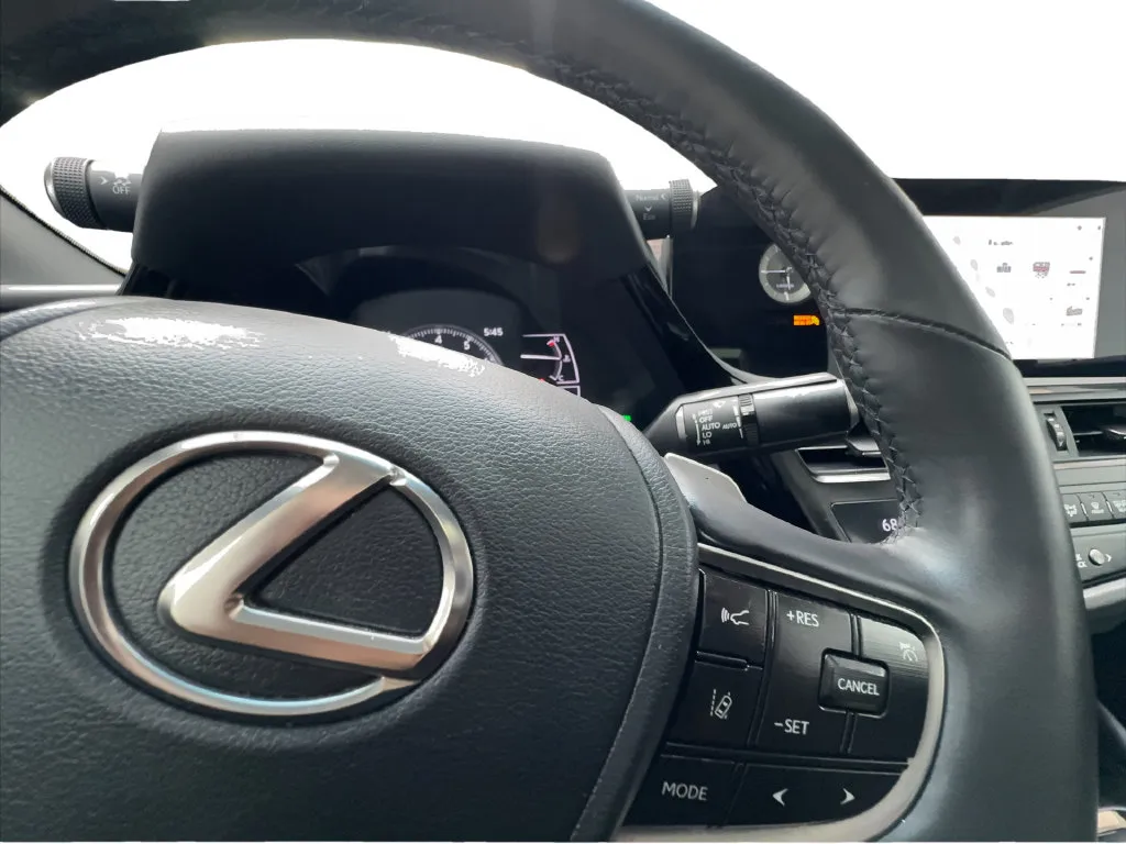 Lexus ES photo 46