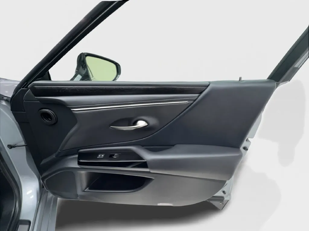Lexus ES photo 36