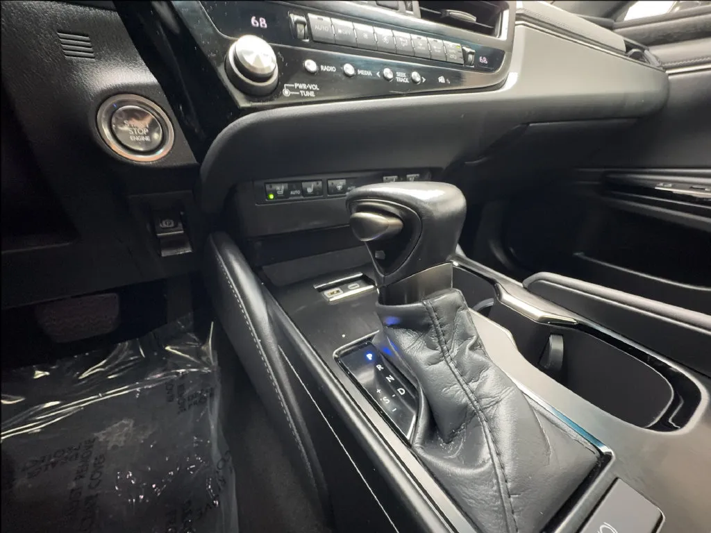 Lexus ES photo 49