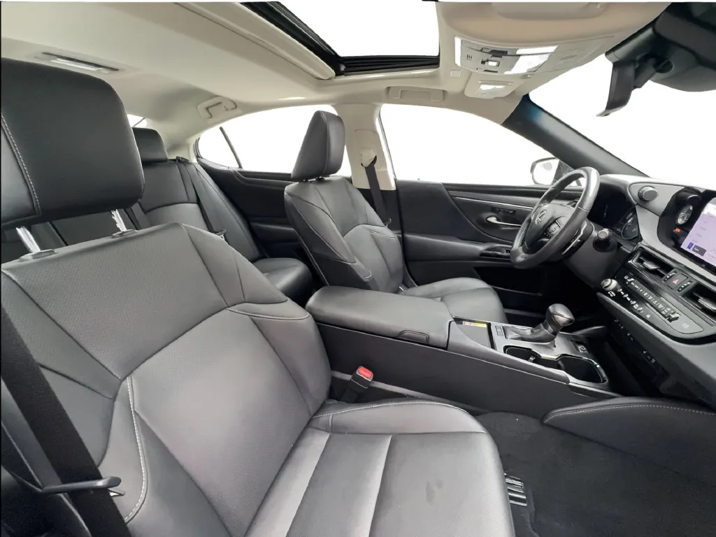 Lexus ES photo 33