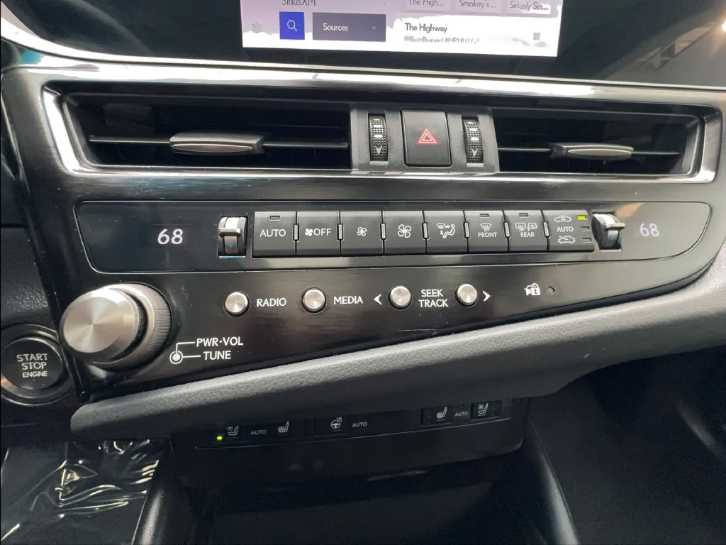 Lexus ES photo 48