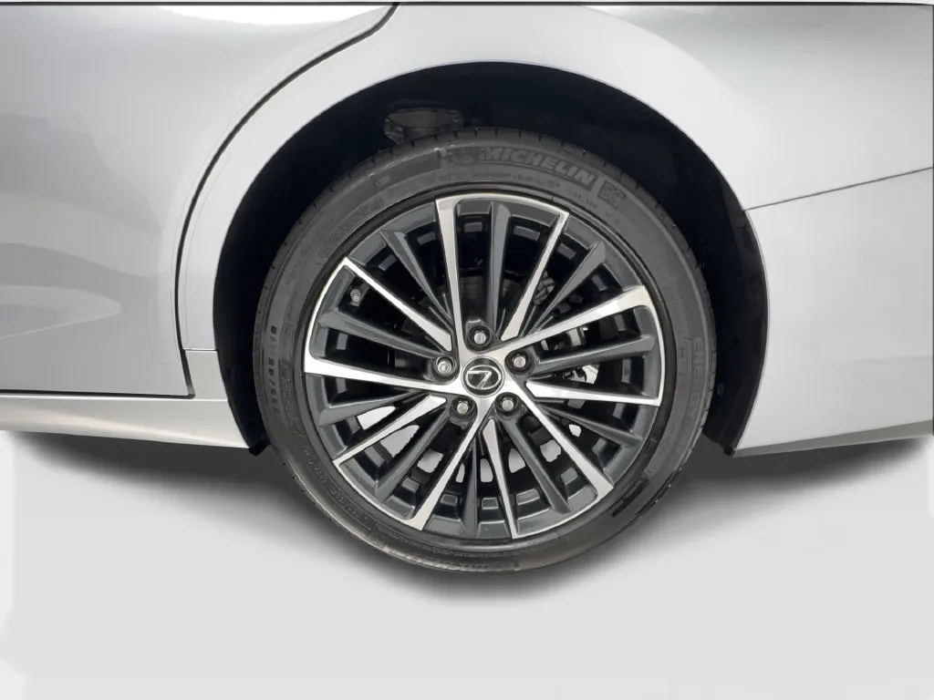 Lexus ES photo 14
