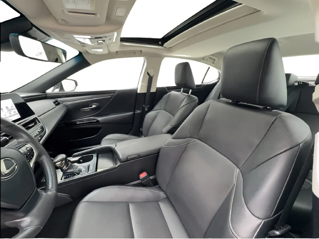 Lexus ES photo 20