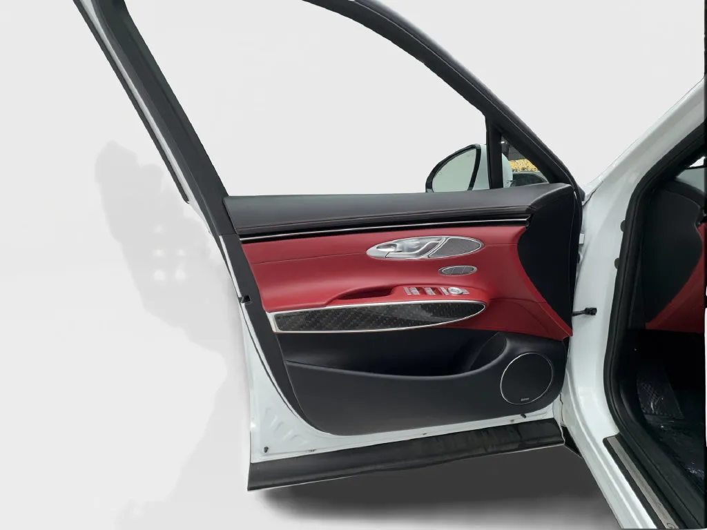 Genesis GV70 photo 25