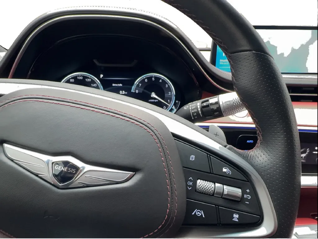 Genesis GV70 photo 45