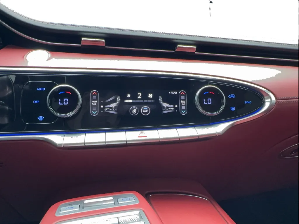 Genesis GV70 photo 52