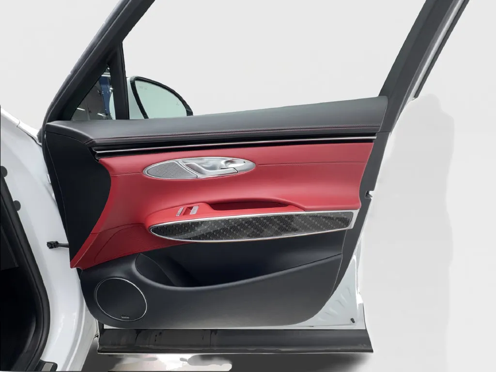 Genesis GV70 photo 36