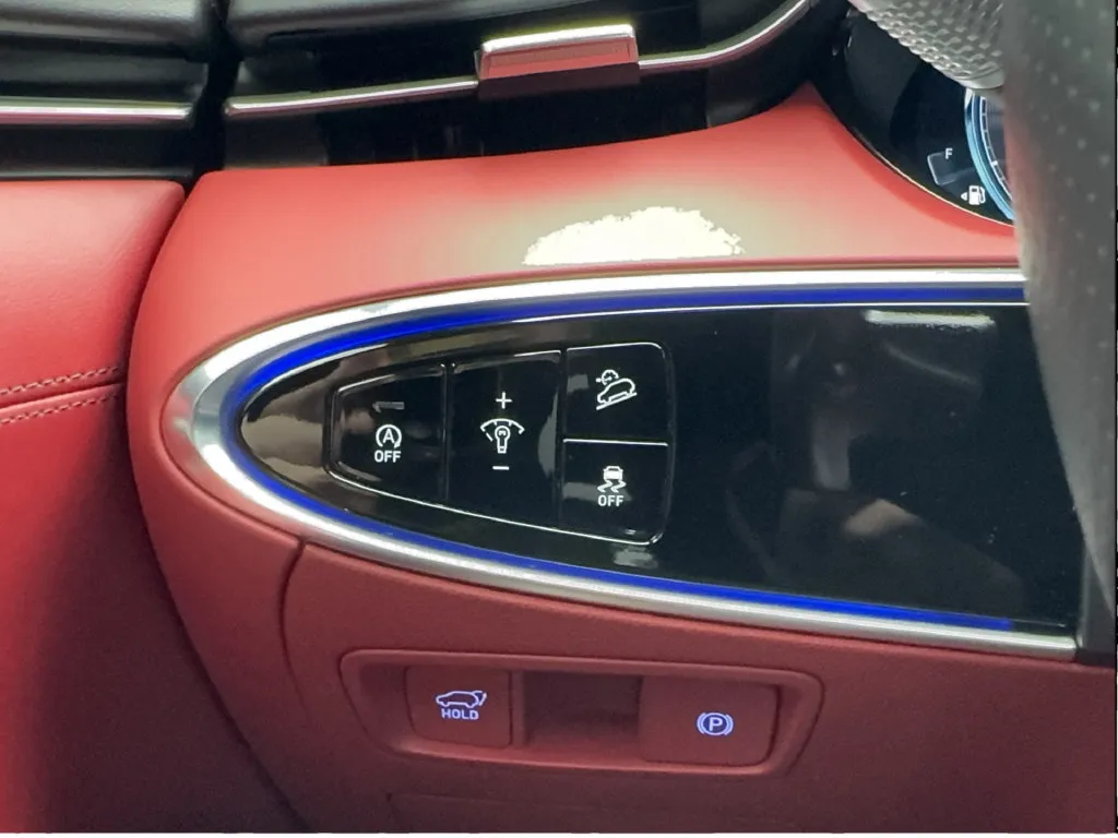 Genesis GV70 photo 46
