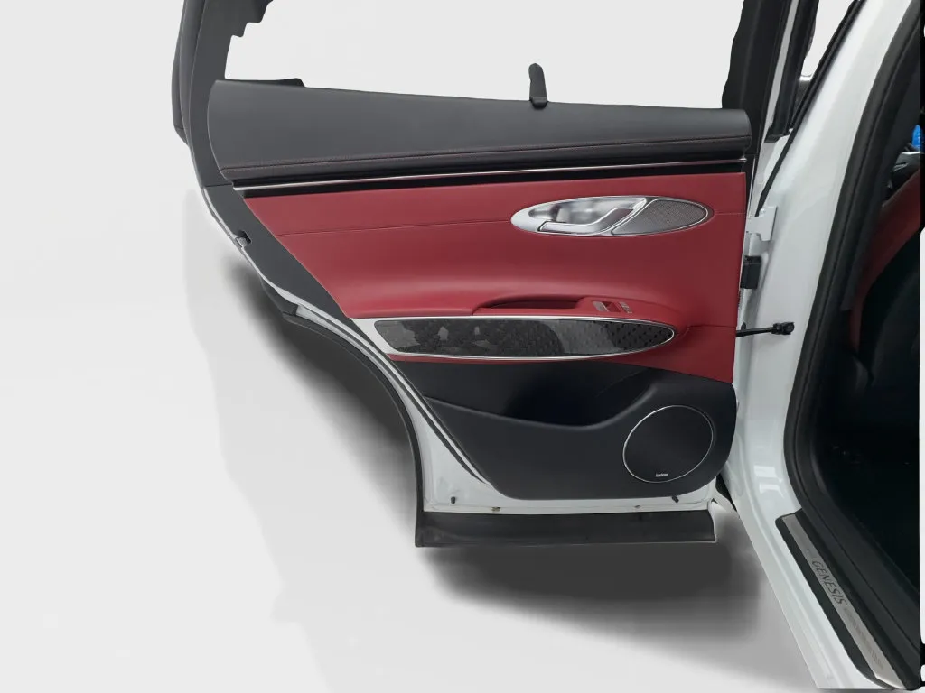Genesis GV70 photo 28