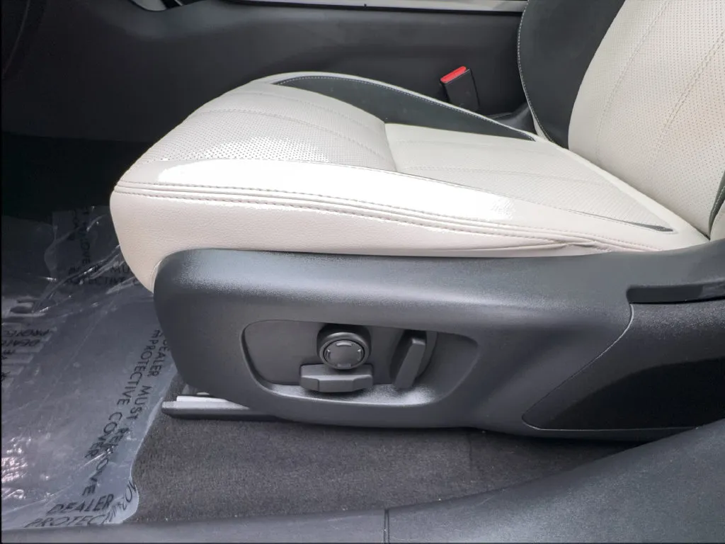 Land Rover Range Rover Velar photo 25