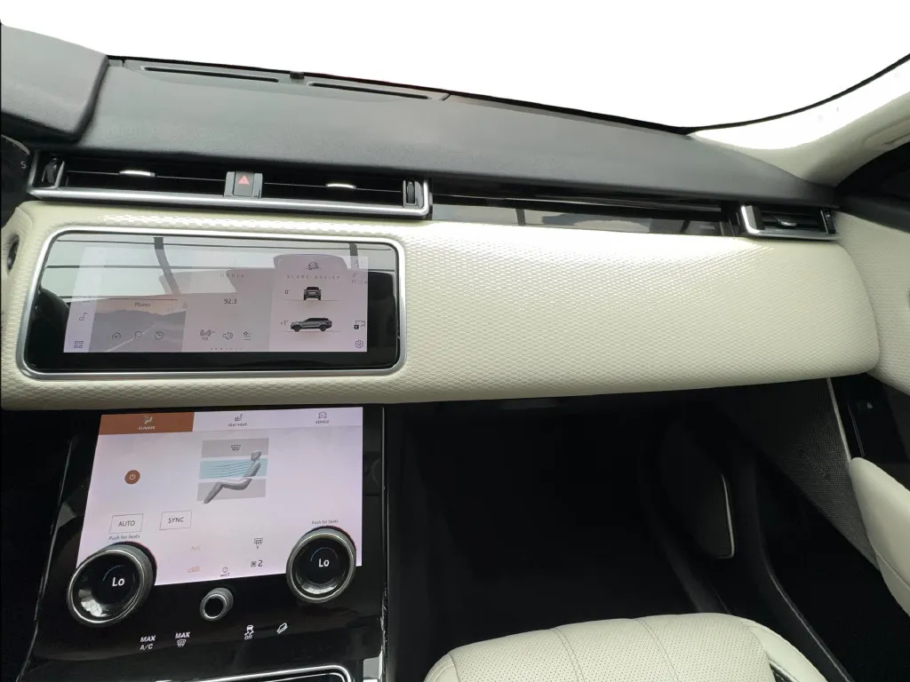 Land Rover Range Rover Velar photo 49