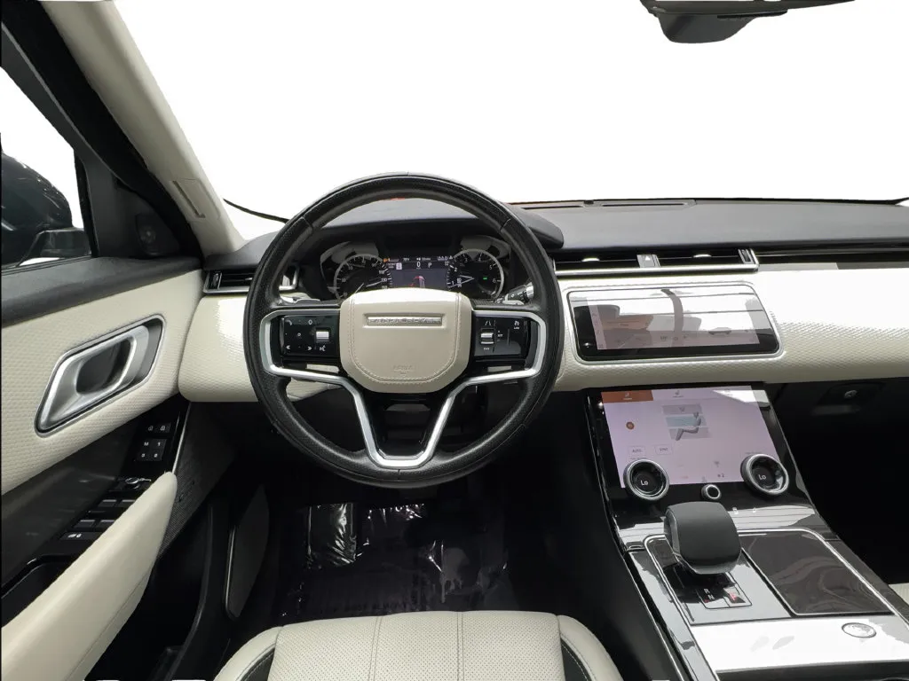 Land Rover Range Rover Velar photo 40