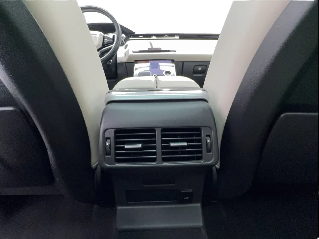 Land Rover Range Rover Velar photo 43