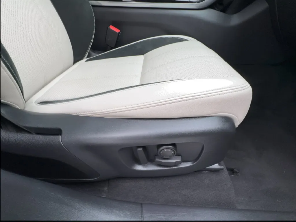 Land Rover Range Rover Velar photo 35