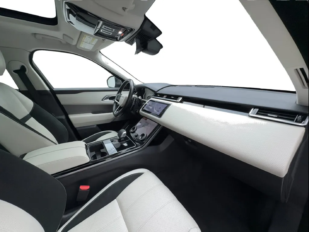 Land Rover Range Rover Velar photo 36