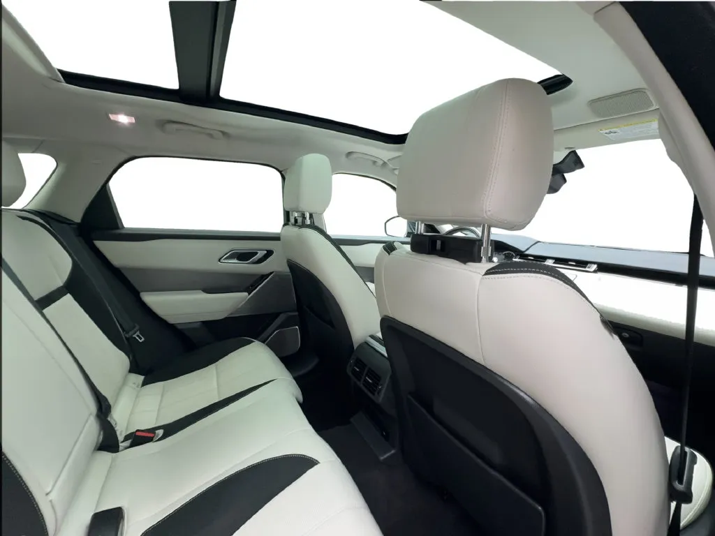 Land Rover Range Rover Velar photo 30