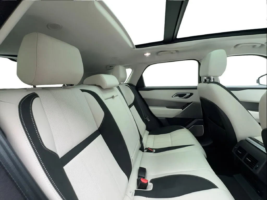 Land Rover Range Rover Velar photo 32