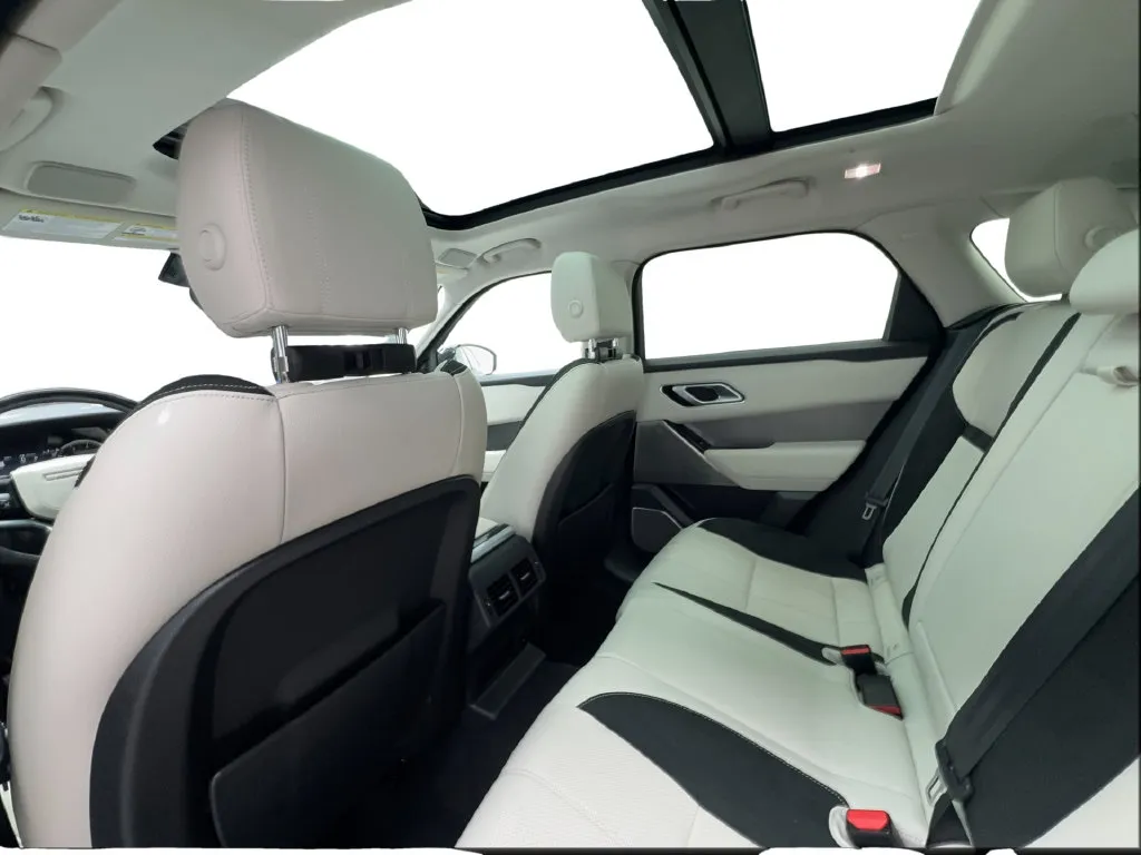 Land Rover Range Rover Velar photo 27