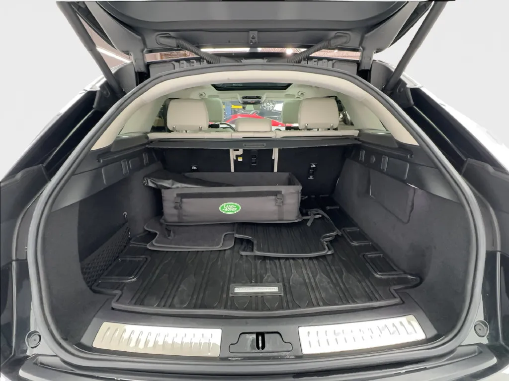 Land Rover Range Rover Velar photo 19