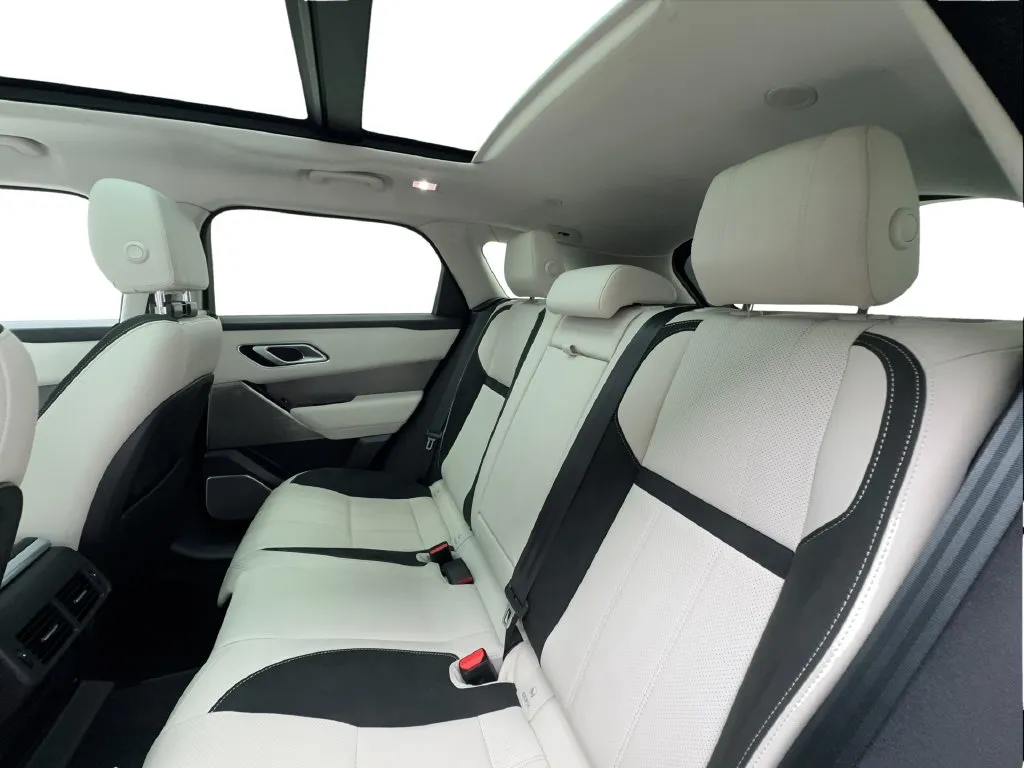 Land Rover Range Rover Velar photo 28
