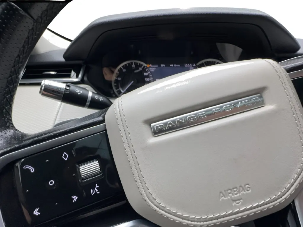 Land Rover Range Rover Velar photo 47