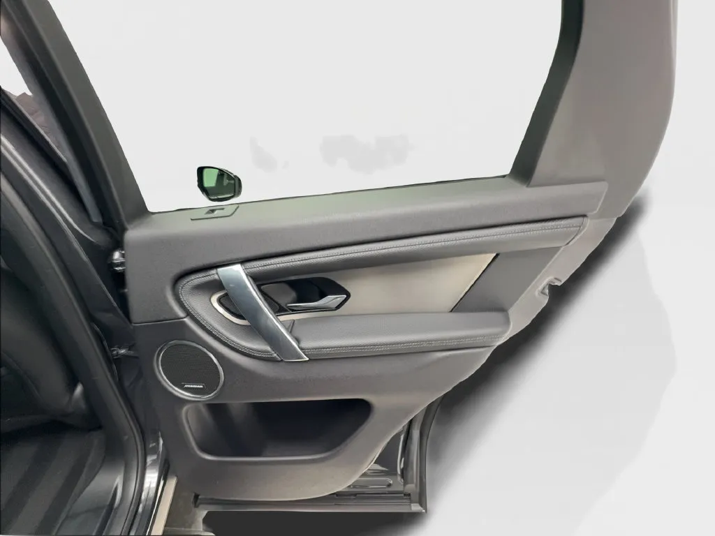 Land Rover Discovery Sport photo 30