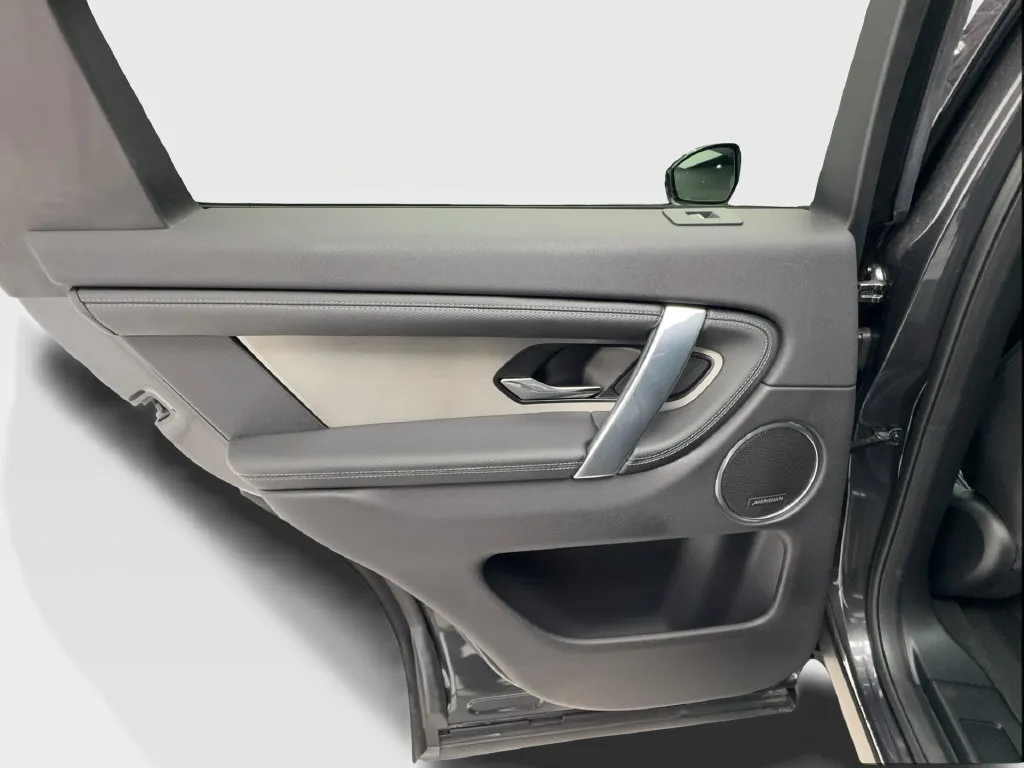 Land Rover Discovery Sport photo 27