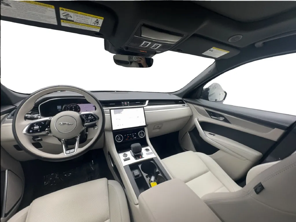 Jaguar F-PACE photo 34