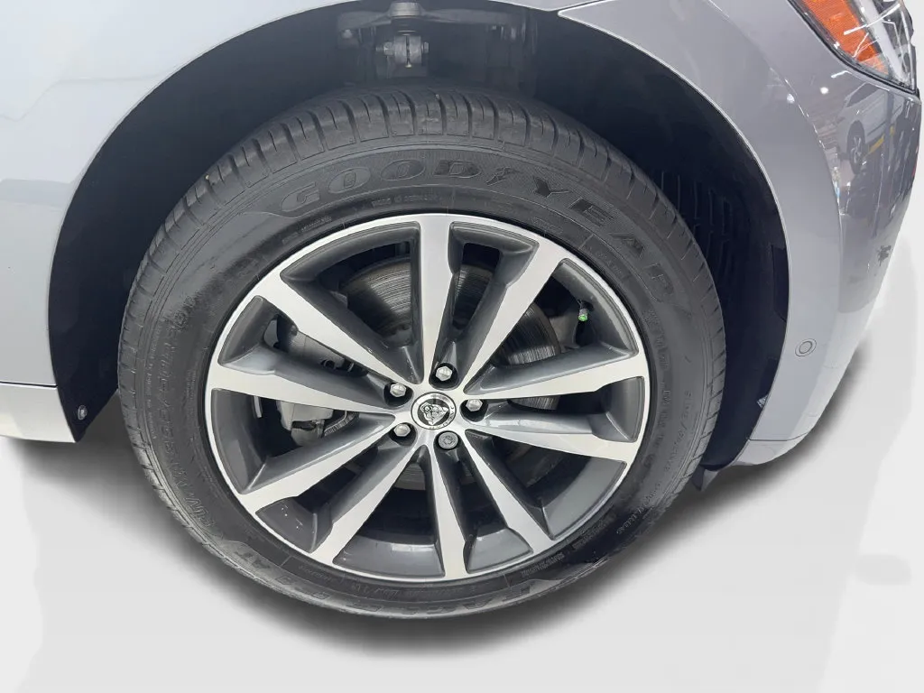 Jaguar F-PACE photo 14