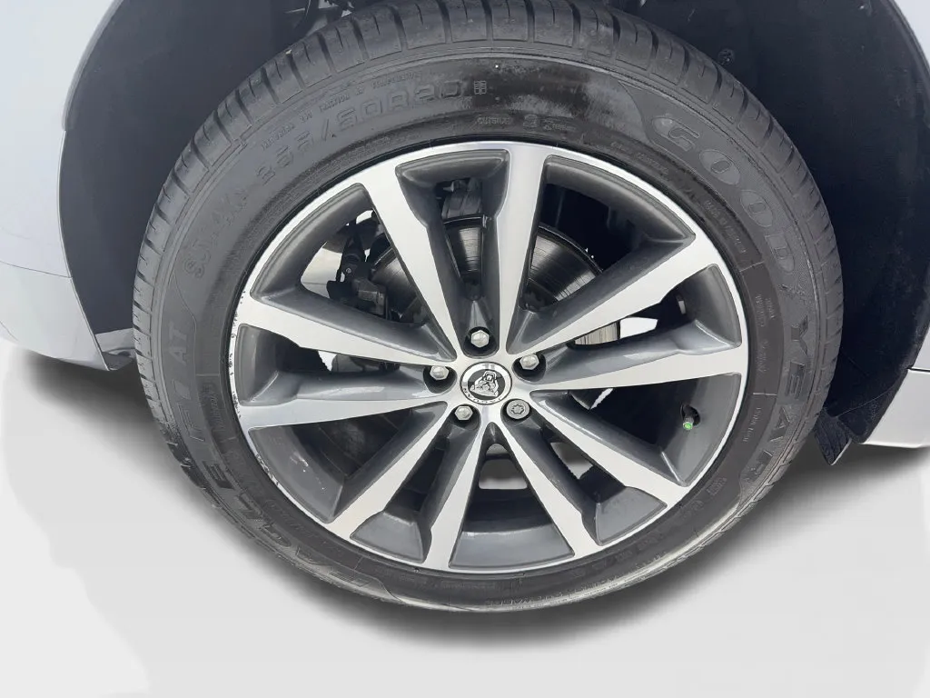 Jaguar F-PACE photo 15