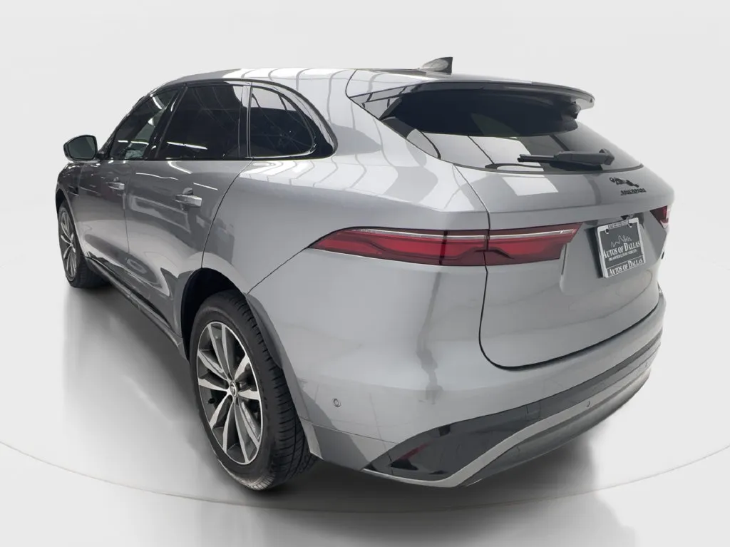 Jaguar F-PACE photo 10