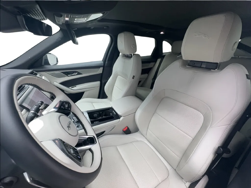 Jaguar F-PACE photo 20