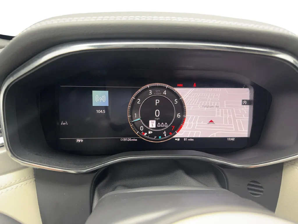 Jaguar F-PACE photo 39