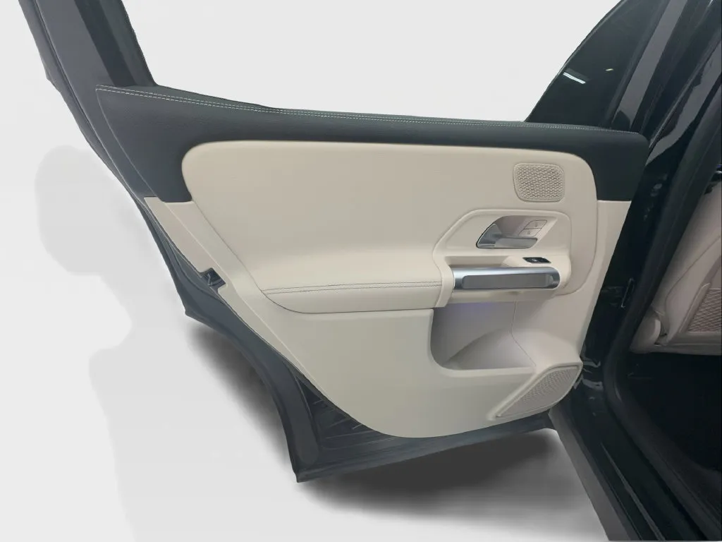 Mercedes-Benz EQB photo 26