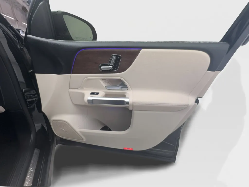 Mercedes-Benz EQB photo 33