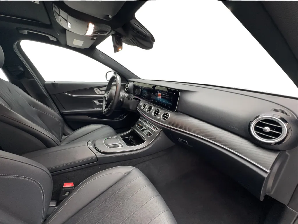 Mercedes-Benz E-Class photo 32
