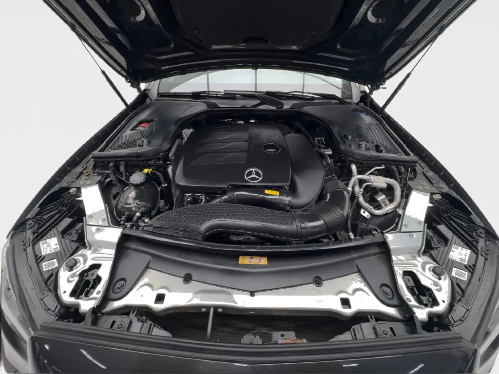 Mercedes-Benz E-Class photo 34