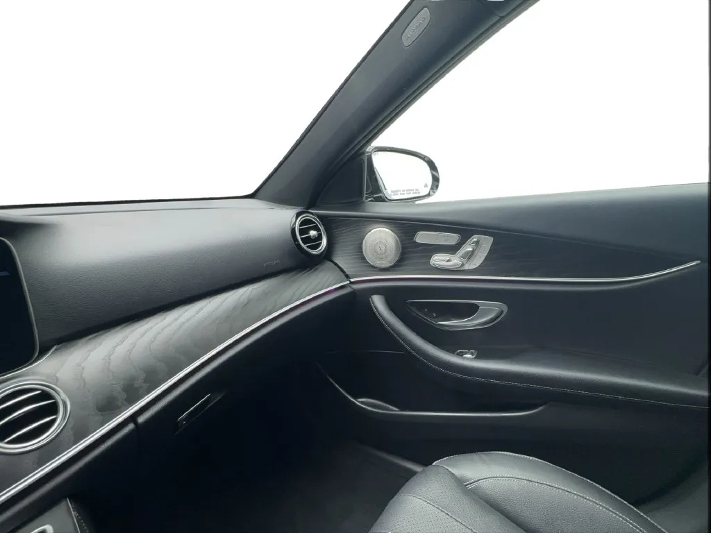 Mercedes-Benz E-Class photo 41