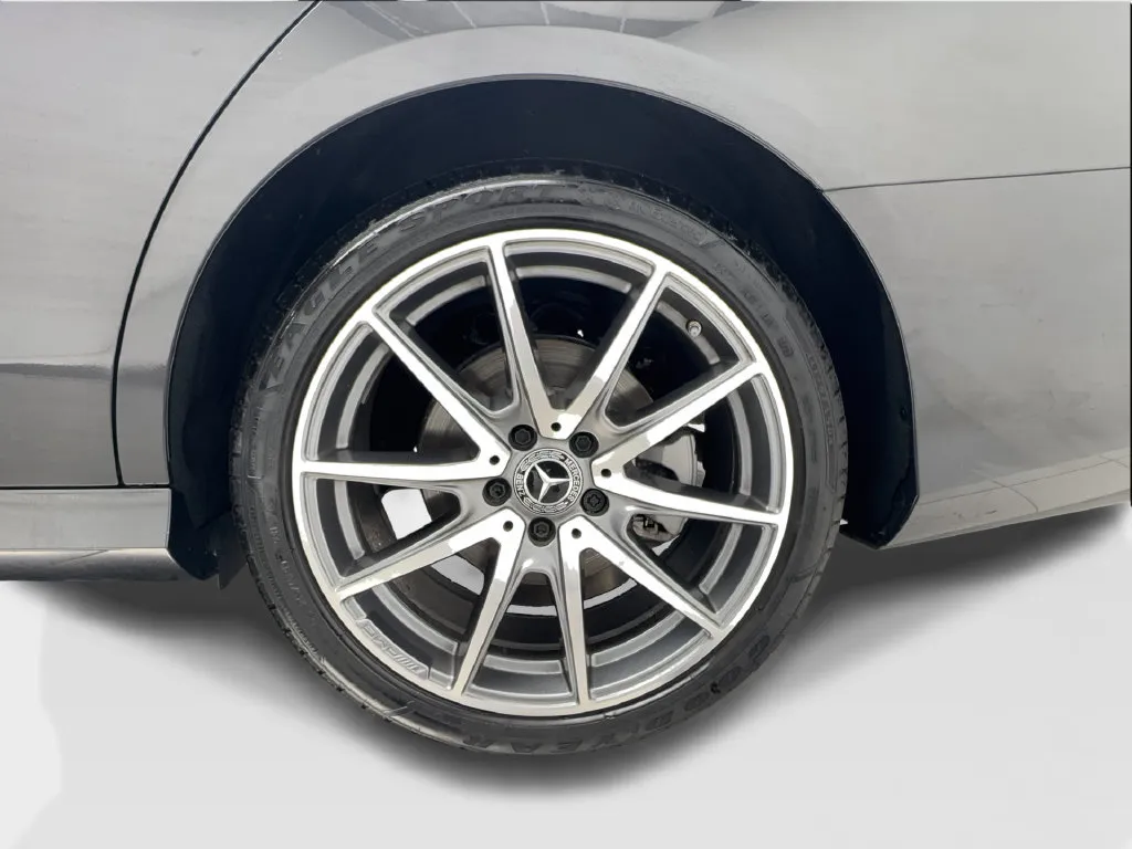 Mercedes-Benz E-Class photo 15