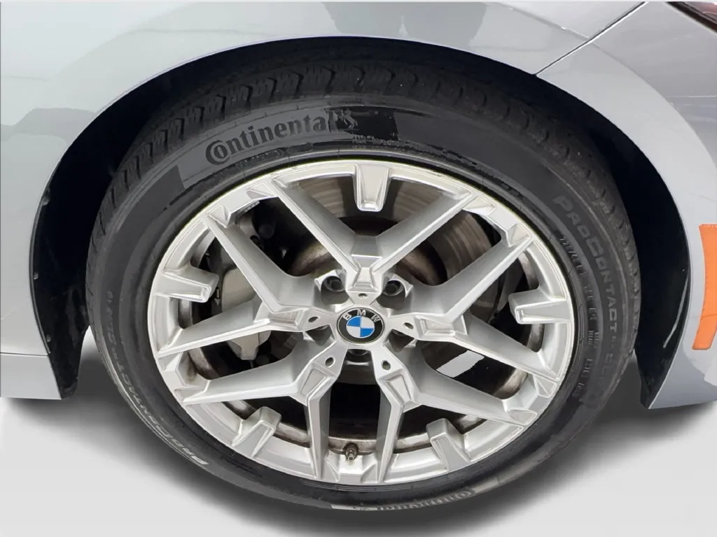 BMW 3 Series photo 16