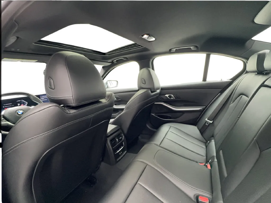BMW 3 Series photo 27