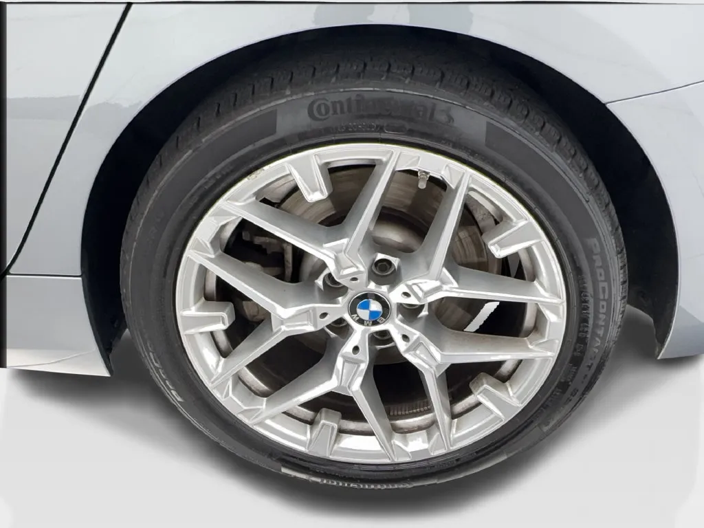 BMW 3 Series photo 14