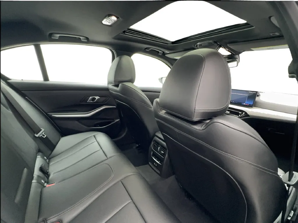 BMW 3 Series photo 30