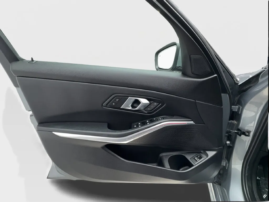 BMW 3 Series photo 26