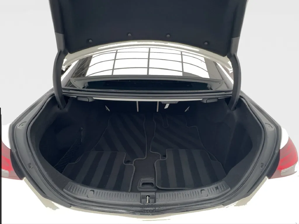 Mercedes-Benz E-Class photo 18