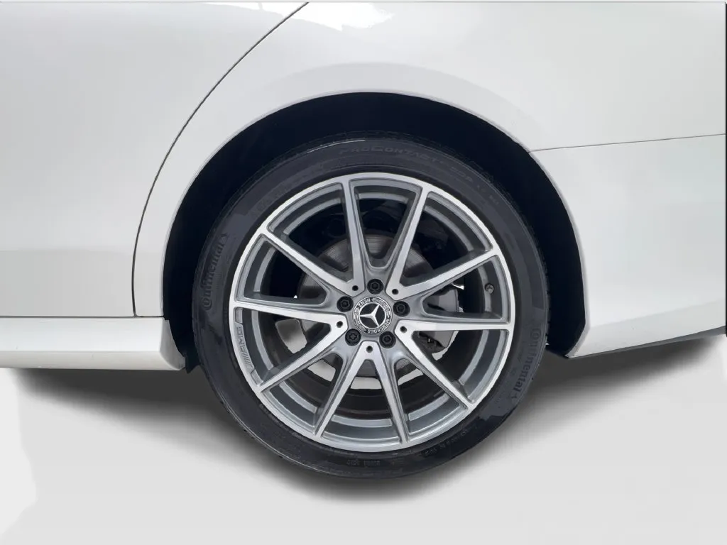 Mercedes-Benz E-Class photo 14
