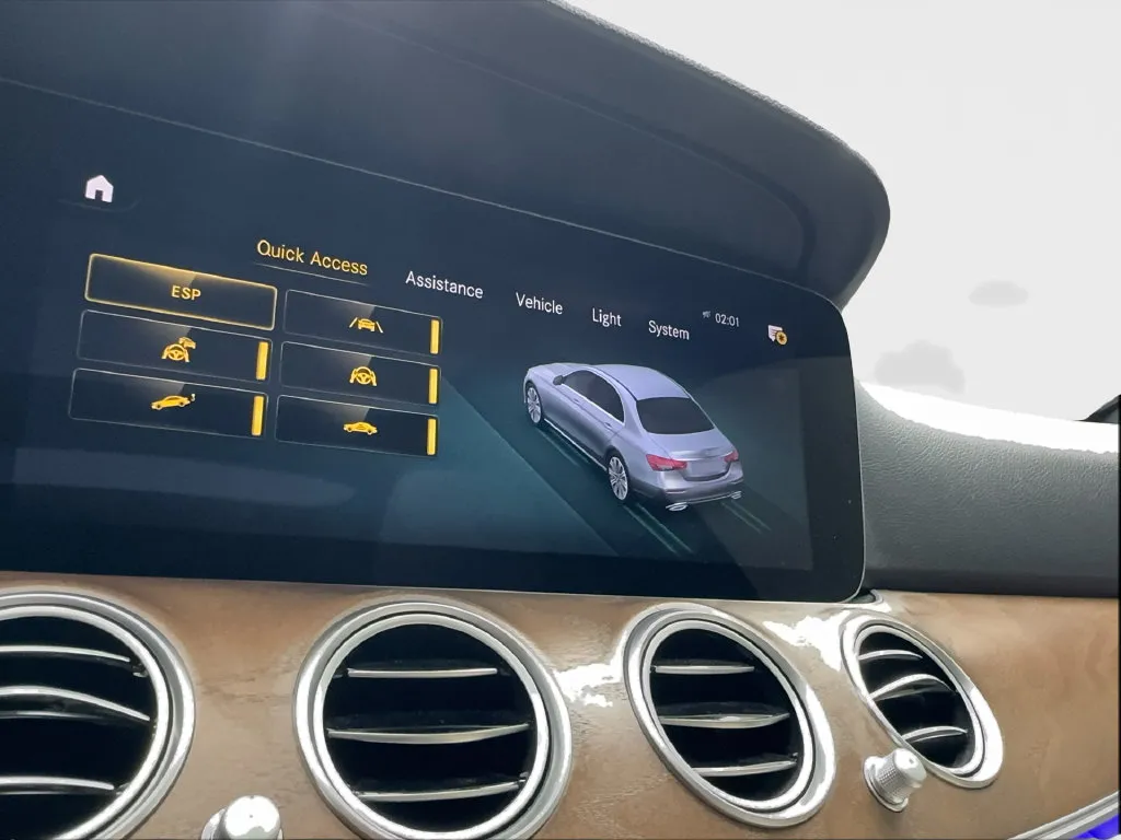 Mercedes-Benz E-Class photo 48