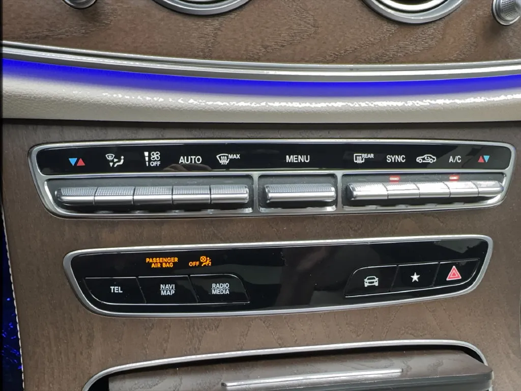 Mercedes-Benz E-Class photo 45